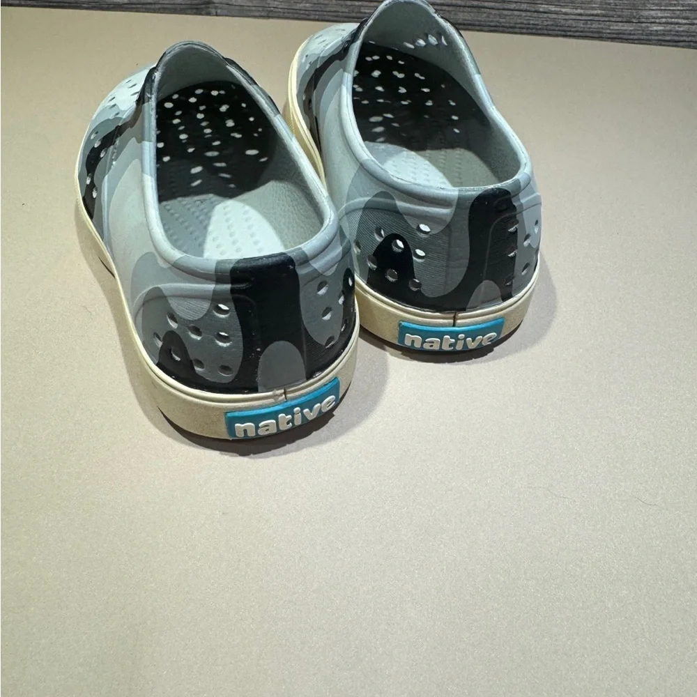 Native Kids Gray Camo Slip On Shoes Size 10 Summer Camp Beach Water Casual